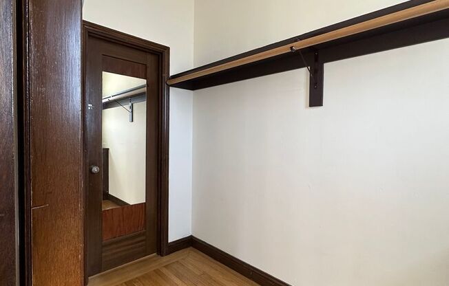 225 Lincoln Way (1022r)