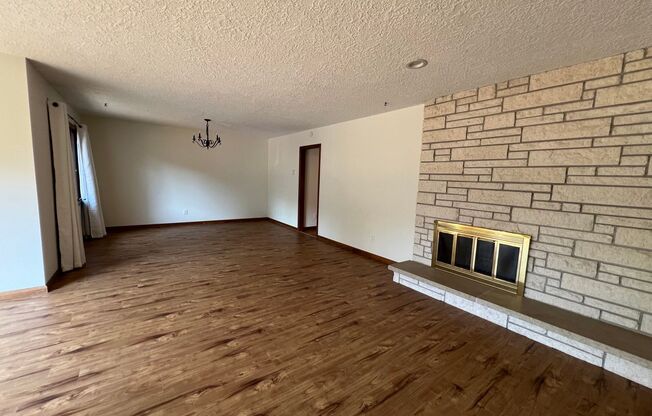Charming 3-Bedroom Single-Level Home in a Fantastic Neighborhood!