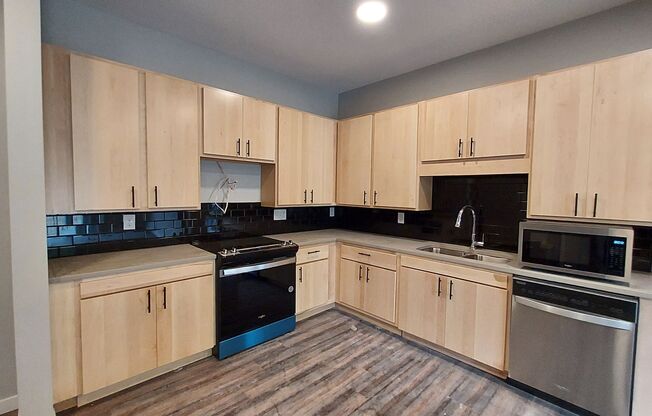 2 beds, 2 baths, 1,055 sqft, $1,799, Unit 103