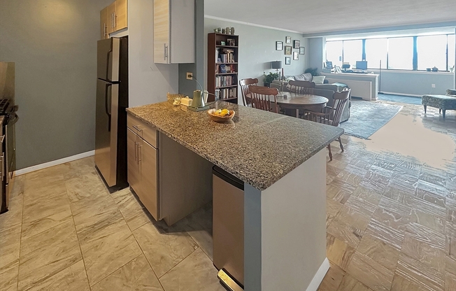 1 bed, 1 bath, 895 sqft, $3,100, Unit 8R