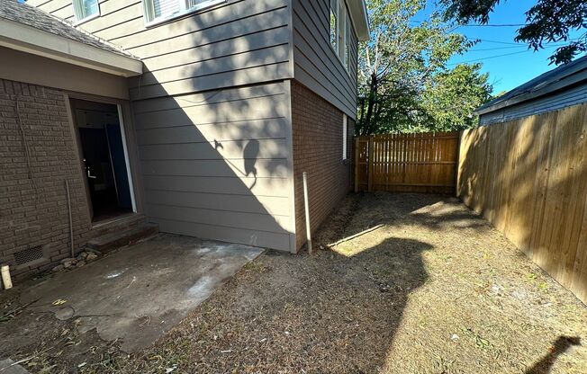 2 beds, 1 bath, $1,095