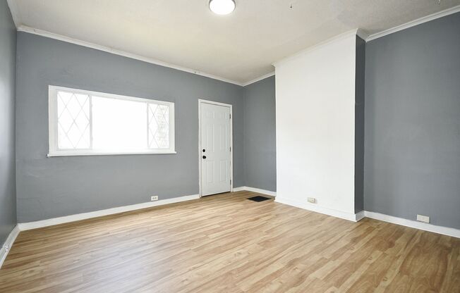 2 beds, 1 bath, $1,000, Unit 1912 Pallas Street Rear