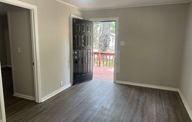 2 beds, 1 bath, $975