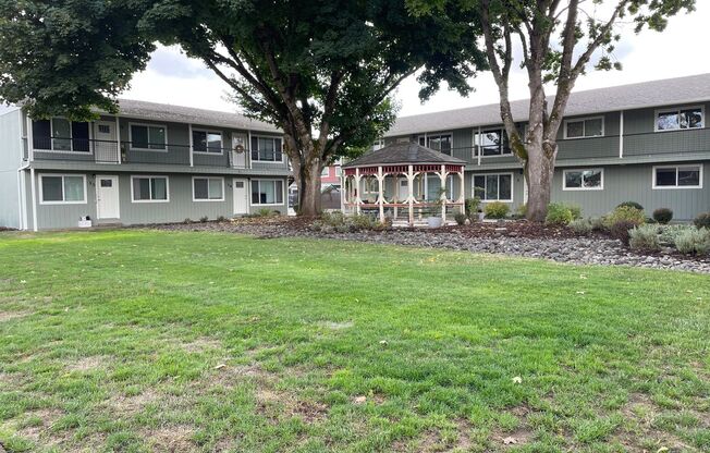 2 beds, 1 bath, 720 sqft, $1,200, Unit 11