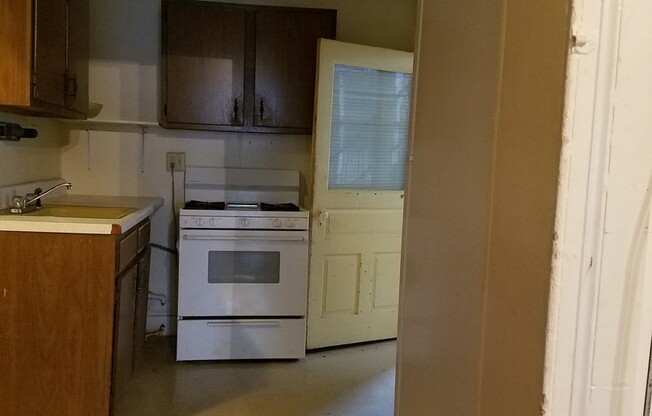 1 bed, 1 bath, $795, Unit 507 W. MARKET ST. #2