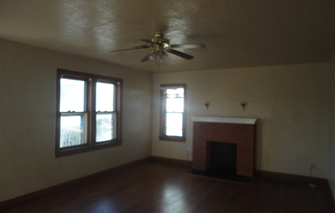 3 beds, 2 baths, $750