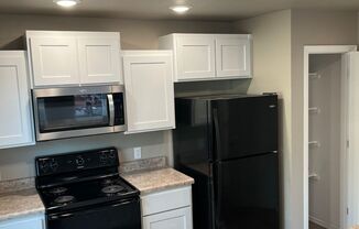 2 beds, 1 bath, 896 sqft, $795, Unit Unit E