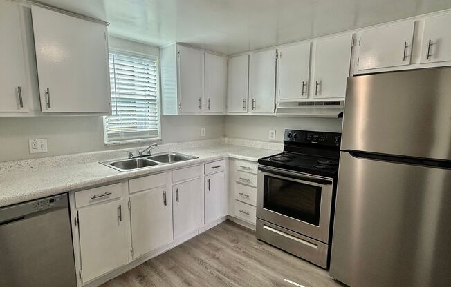 2 beds, 1 bath, 740 sqft, $1,300, Unit 1005