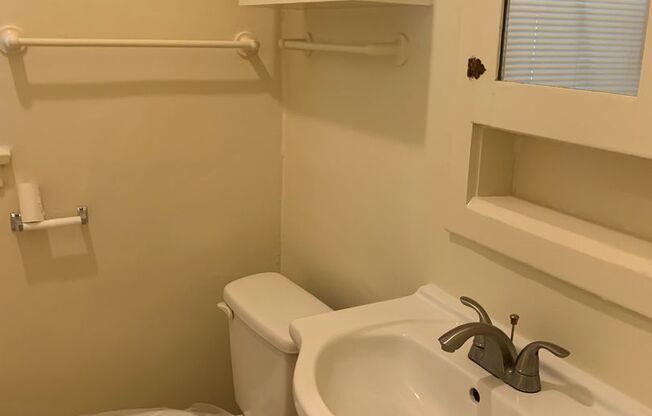 2 beds, 1 bath, $2,295