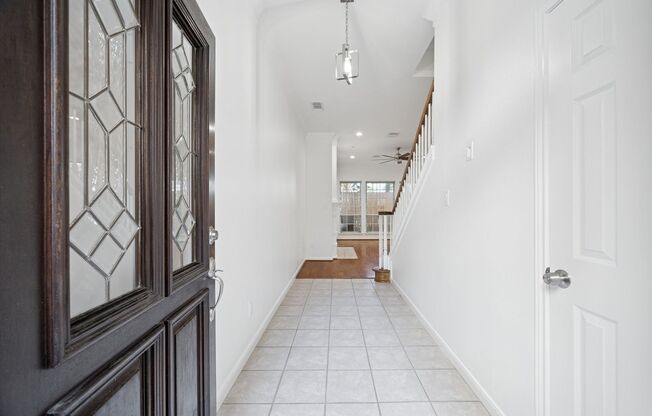 Beautiful Home Near University of St. Thomas