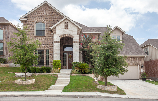 Spacious Stone Oak beauty in Terra Bella