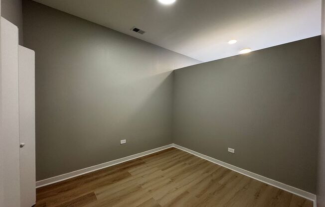 2 beds, 1 bath, $1,950, Unit 4007 #C