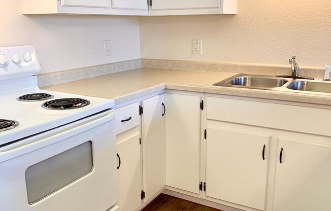 1 bed, 1 bath, 691 sqft, $890, Unit ME 2401-61