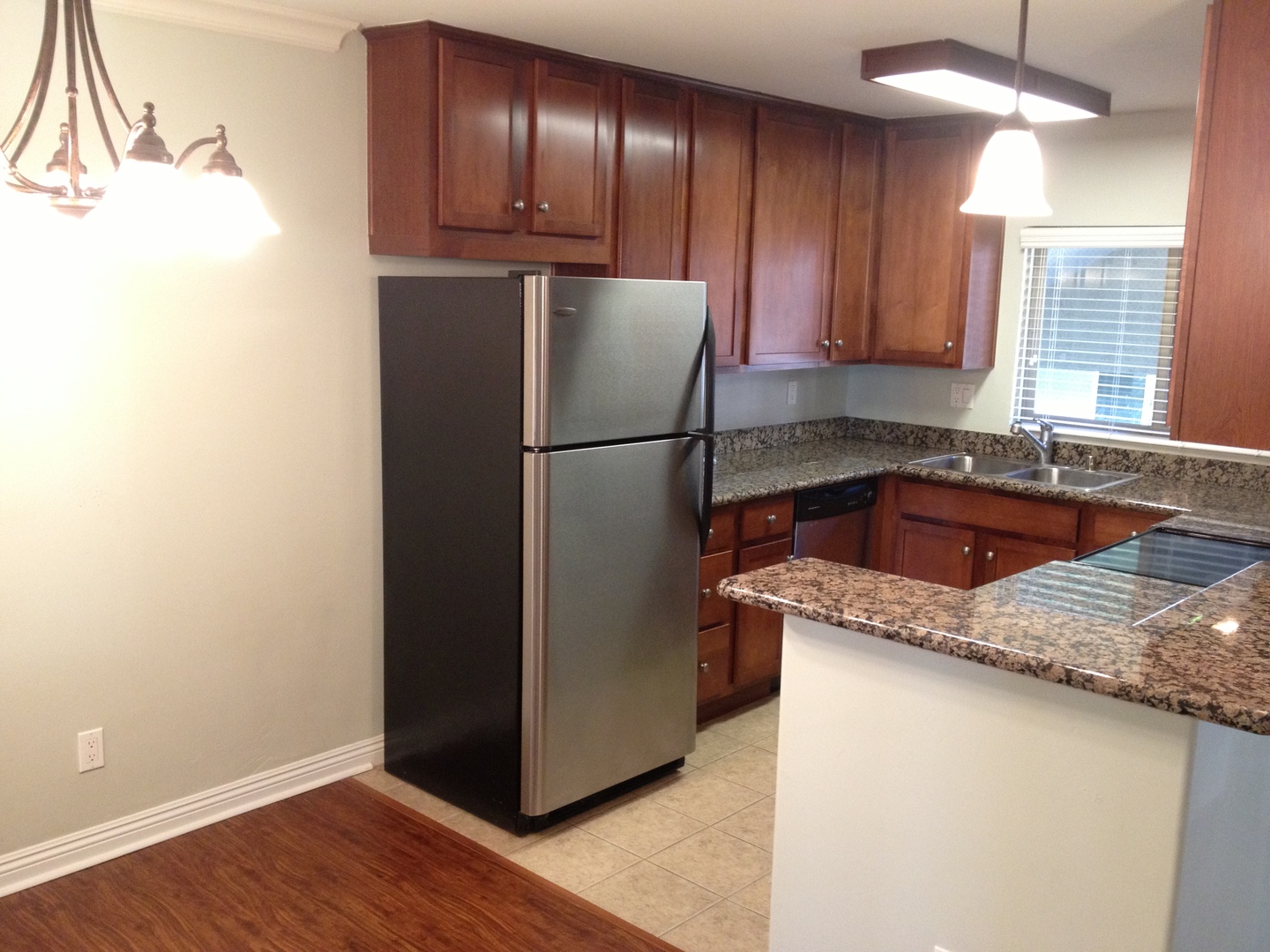 55th - 2BD/2BA, Granite/Stainless Kitchen, Balcony, Pets OK!