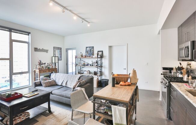 3 beds, 2 baths, 1,300 sqft, $3,995, Unit 408