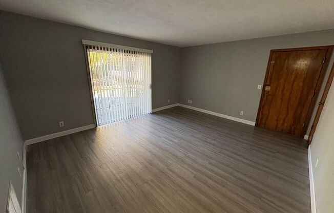 2 beds, 1 bath, 1,080 sqft, $820, Unit #20