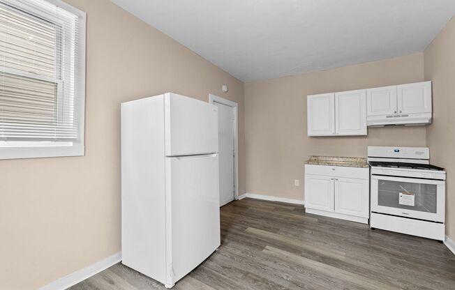 2 beds, 1 bath, $1,100