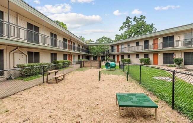 2 beds, 1.5 baths, 810 sqft, $832, Unit 207