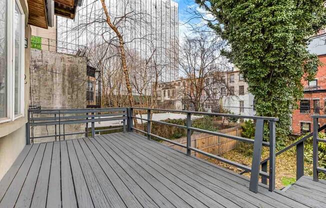 106 S ELLIOTT PL