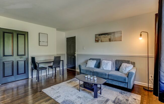 1 bed, 1 bath, $1,200, Unit 201