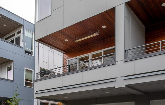 Immaculate, Kirkland Newer Construction - 4 Bed 3.5 Bath Townhome in Norkirk!