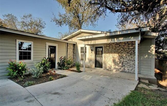Cool home in East Austin - Don't Miss this one - Perfect for Roommates!