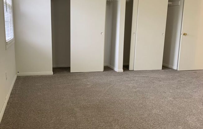 2 beds, 1 bath, 925 sqft, $1,275, Unit 33