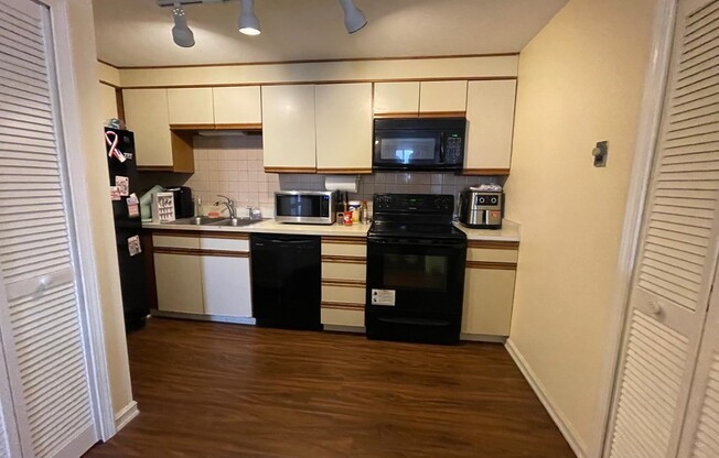 2 beds, 2 baths, 964 sqft, $1,950, Unit D-51