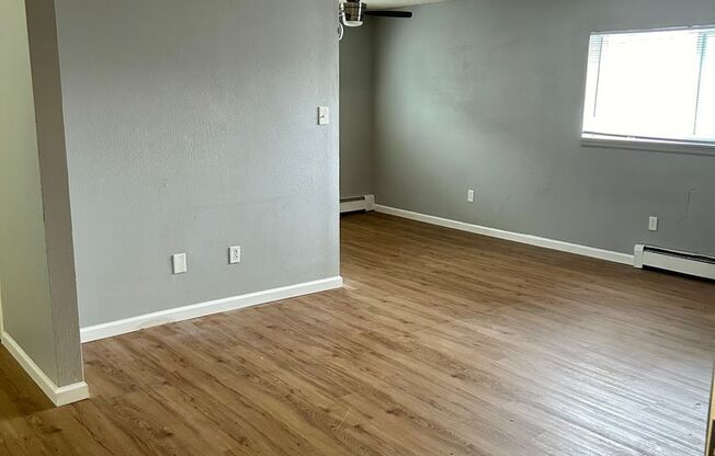 2 beds, 1 bath, $1,095