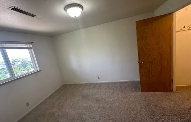 2 beds, 1 bath, $2,350, Unit 5