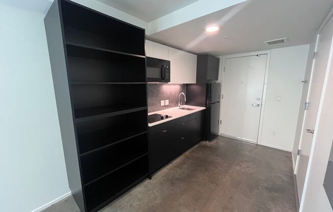 Studio, 1 bath, 310 sqft, $1,225, Unit 404