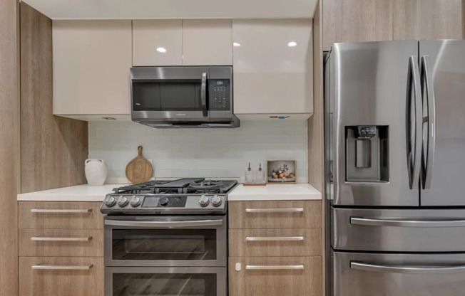 Hidden-Gem Townhouse in WeHo: 2 Bed/2.5 Bath, Private Entrance + Patios, 2 Parking, Norma Triangle