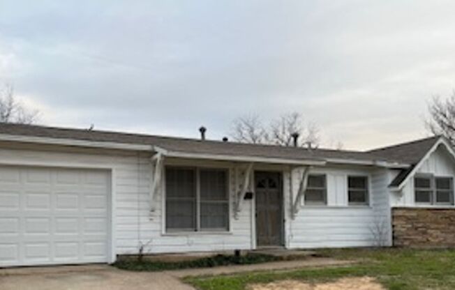 Ready for New Tenants- 3 Bedroom, 1.5 Bath in North Riverside- FWISD- 76111