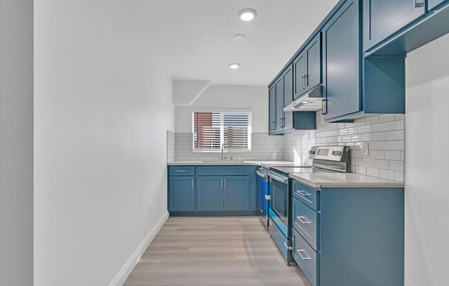 Studio, 1 bath, 338 sqft, $1,595, Unit 27