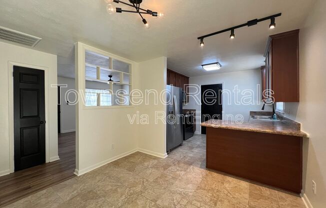 1319 CAMELOT DR