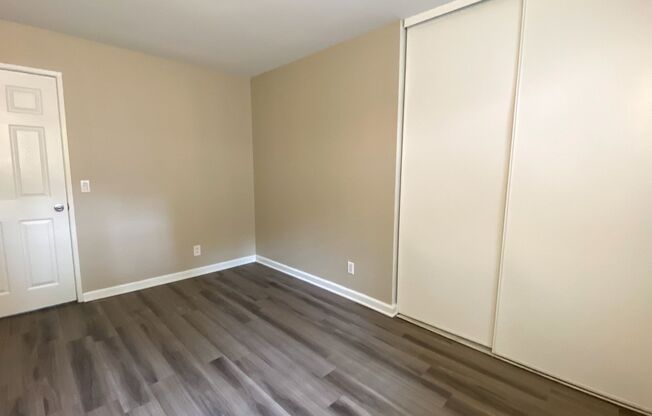 3 beds, 1 bath, $2,699, Unit 4964-07