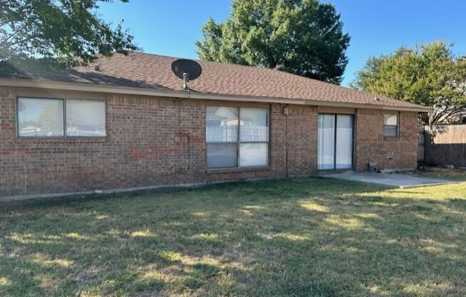 3 beds, 2 baths, $1,650