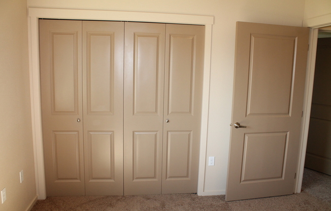 3 beds, 2 baths, 1,197 sqft, $1,695, Unit Unit # 208