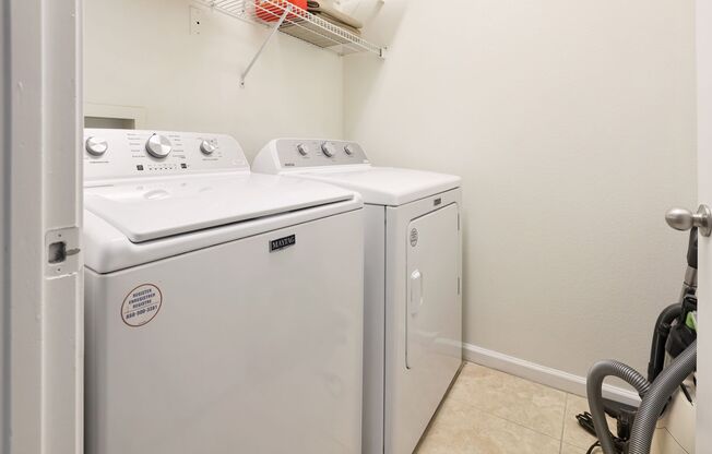 3 beds, 2 baths, $2,150, Unit Apt 711