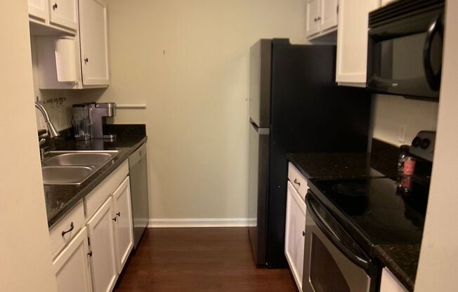 2 beds, 2 baths, $1,595, Unit Unit 1A32