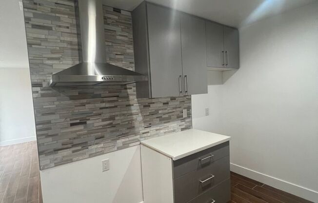 MANHATTAN LUXURY APARTMENTS LLC