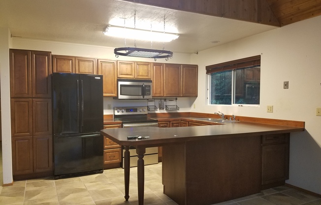 3 beds, 2 baths, $2,300