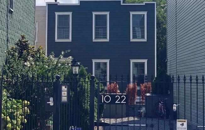 10 22 47 AVE