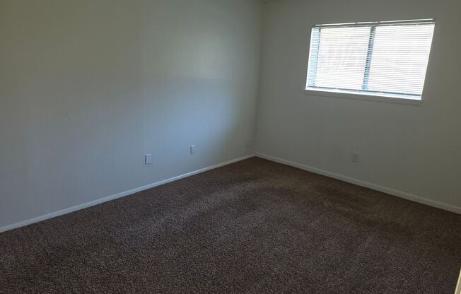 2 beds, 1 bath, 885 sqft, $750, Unit 110