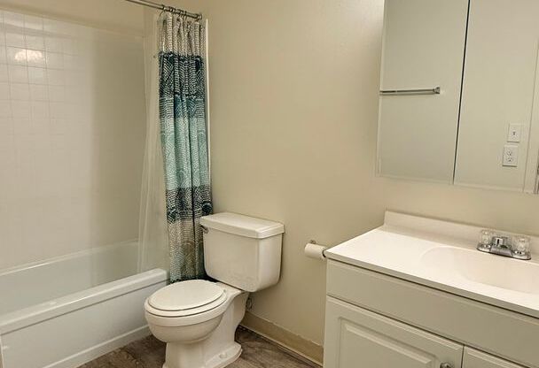 2 beds, 1 bath, 880 sqft, $795