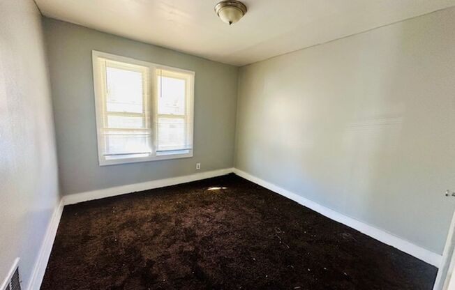 3 beds, 1 bath, $1,300