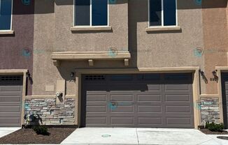 Luxury and Convenience: Fully Equipped 3-Bedroom 2.5 Bathroom 2 car garage Condo in Carson City