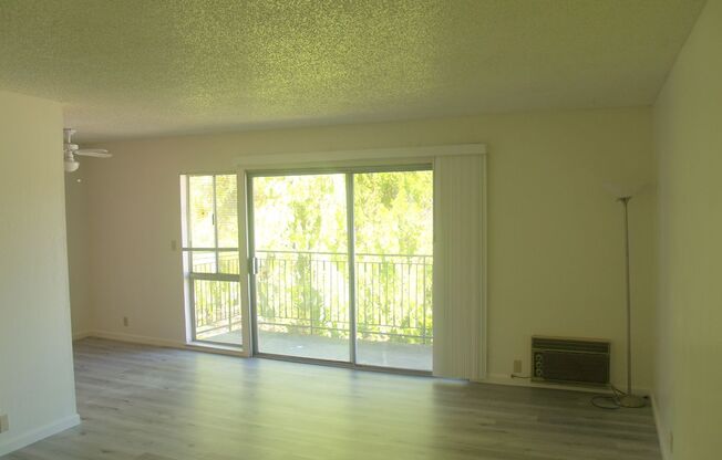 2 beds, 1 bath, $2,400, Unit 20