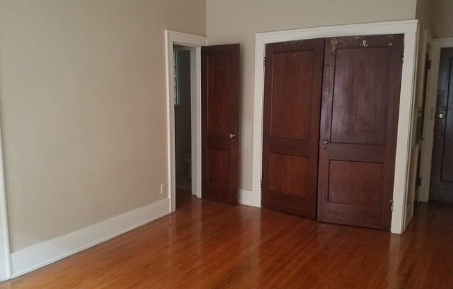 Studio, 1 bath, 400 sqft, $895, Unit 49-20 Troup