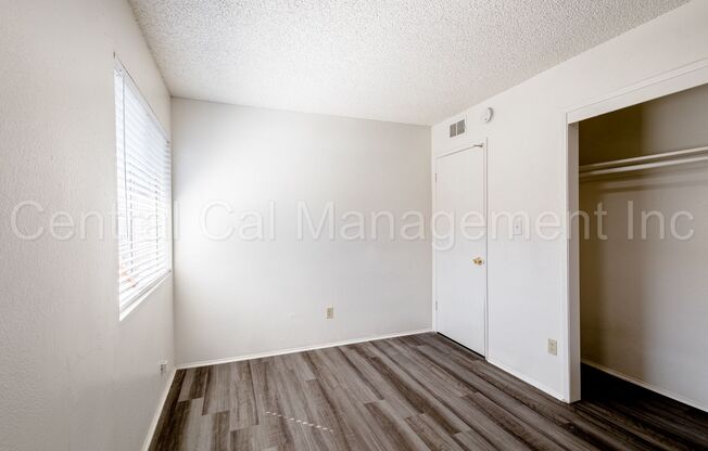 2 beds, 1 bath, 780 sqft, $975, Unit P